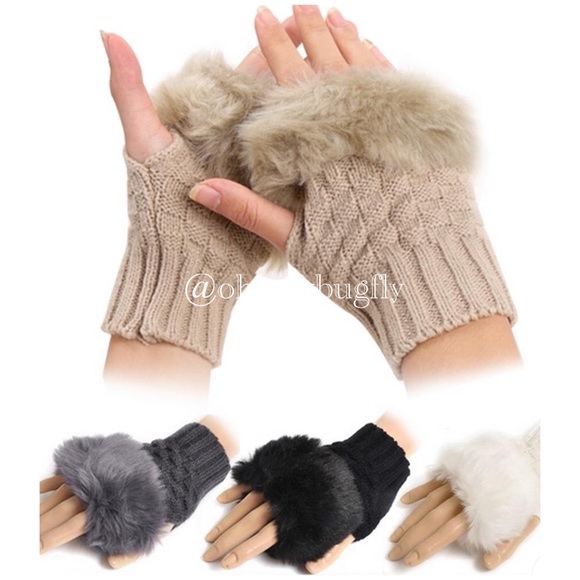 Women’s Fur Fingerless Knit Gloves - Picture 3 of 3